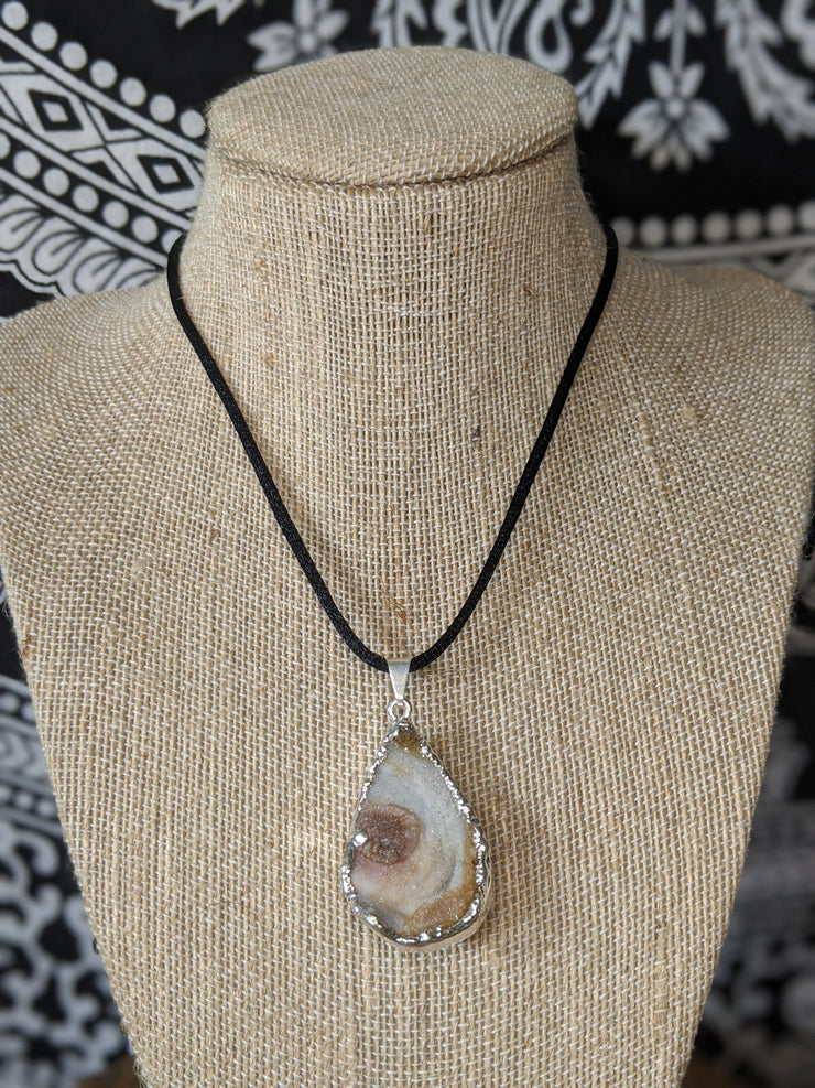 Druzy agate pendant sales